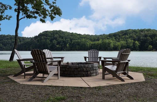 Dandridge Apartment | 20% Off Lakefront Tiny Bird Dock, Hot Tub, Firepit, Boat House, ParkLike Setting