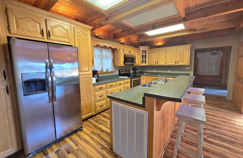 Dandridge Cabin | 20% OFF On Lake Time, Dock, Pavilion at the Lake, Hot Tub, Firepit, Huge Decks