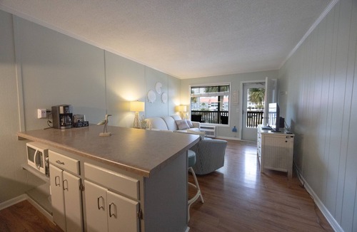 Windy Hill Condo | 👓200 steps to beach. CLEAN, quiet residential get away! Near Barefoot Landing!