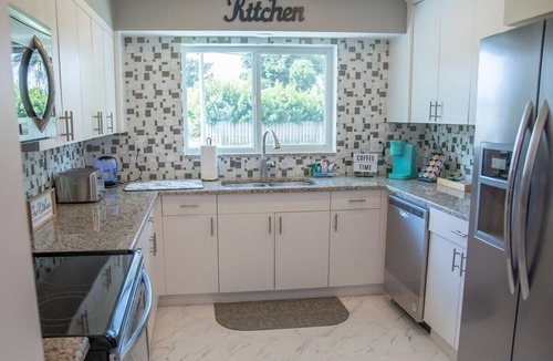 Dania Beach House | 2000 sq ft, 3 bed 3 bath & large game room