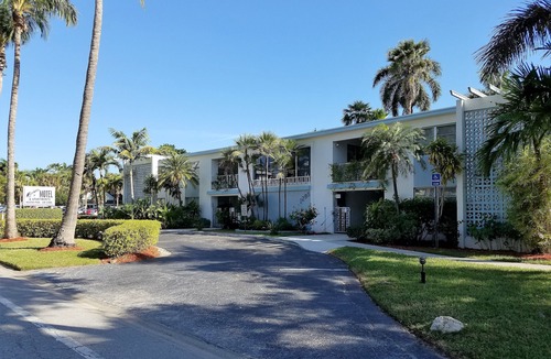Old Naples Condo | 2024 NEWLY RENOVATED CONDO BY THE BEACH #1
