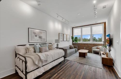 Castleberry Hill Apartment | 204- City loft w parking & BBQ