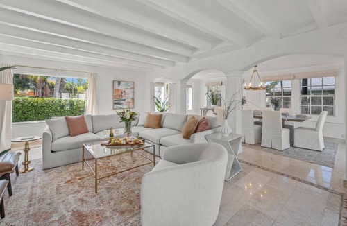 Grandview Heights House | 204 m² House ∙ 4 bedrooms ∙ 12 guests