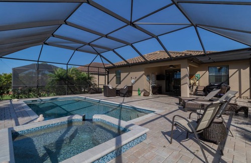 Bradenton House | 204 m² House ∙ 3 bedrooms ∙ 6 guests