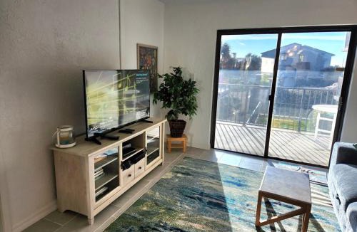 New Smyrna Beach Apartment | 204 - Renovated 2/2 Sleeps 6
