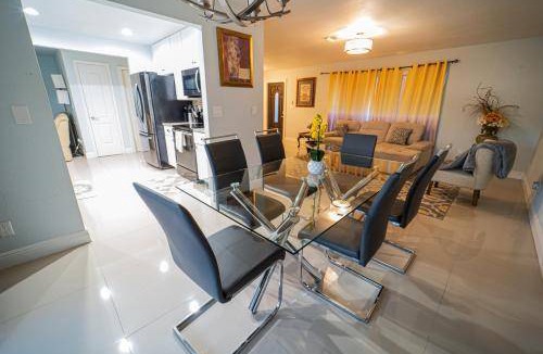 Royal Palm Beach House | 205 m² House ∙ 3 bedrooms ∙ 7 guests
