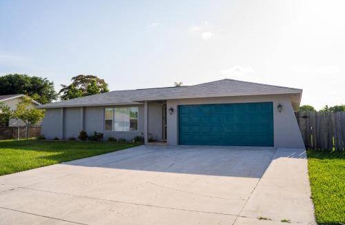 Royal Palm Beach House | 205 m² House ∙ 3 bedrooms ∙ 7 guests