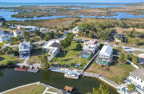 Spring Hill House | 208 m² House ∙ 4 bedrooms ∙ 8 guests