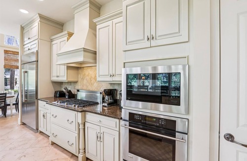 Oceanside House | 21 Ruddy Turnstone ~ Beautiful 5br Home, 3rd Row from the Beach in Sea Pines!