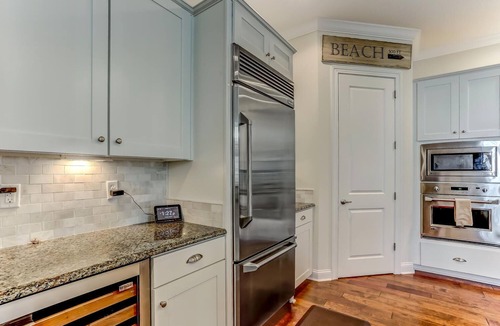 American Beach House | 2106 Summerwoods - Pristine Townhome With Just a Short Walk To The Beach!