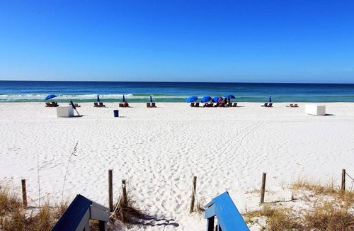 Crescent Beach Condo | 211 m² Condo ∙ 3 bedrooms ∙ 6 guests