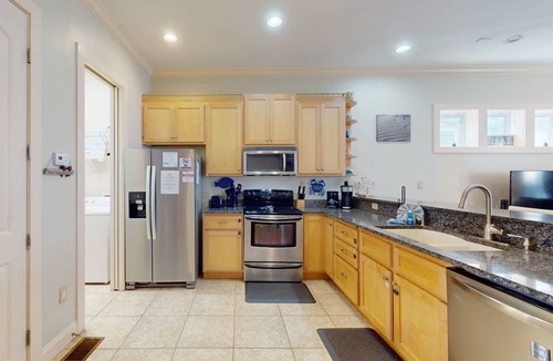 Crescent Beach House | 220 m² House ∙ 4 bedrooms ∙ 12 guests
