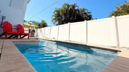 Hills T P House | 231 Pearl Street, short walk to the beach