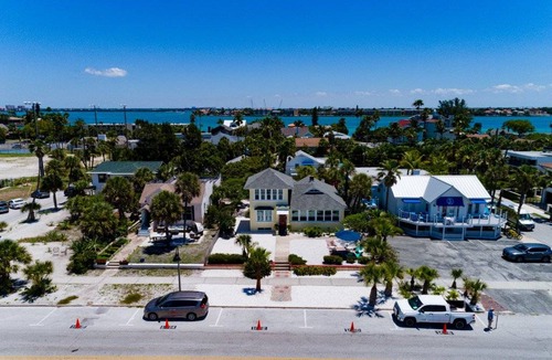 Pass-a-Grille House | 232 m² House ∙ 5 bedrooms ∙ 7 guests