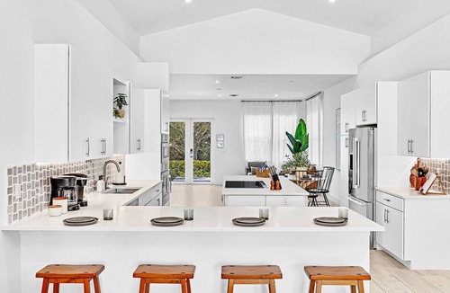 Poinsettia Heights House | 235 m² House ∙ 4 bedrooms ∙ 10 guests