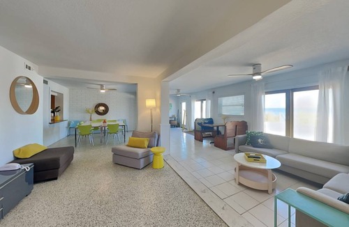Painters Hill House | 244 m² House ∙ 3 bedrooms ∙ 9 guests