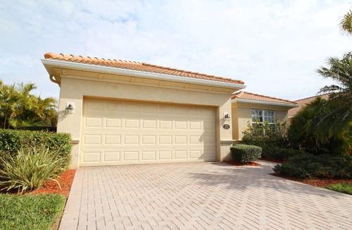 Braden River House | 251 Gorgeous lake view pool house with a golf membership
