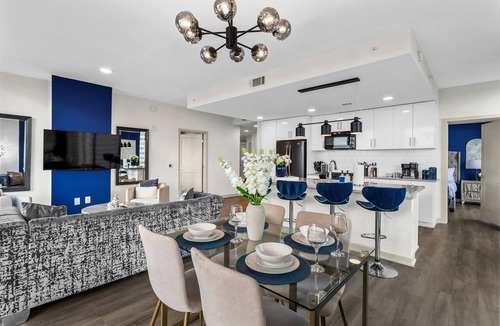 Downtown Atlanta Apartment | 25th Floor Midnight Oasis | Skyline Views, Balcony, Near Mercedes-Benz Stadium