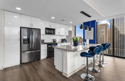Downtown Atlanta Apartment | 25th Floor Midnight Oasis | Skyline Views, Balcony, Near Mercedes-Benz Stadium