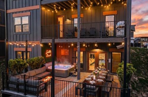 Sevierville House | 26 Guest - Resort Waterpark - 6 Bedroom - Htd Pool