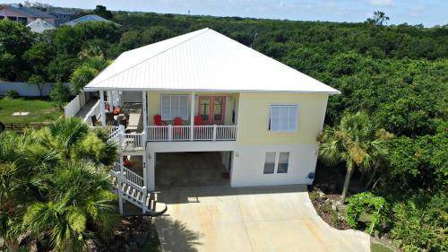 Marineland Acres House | 269 m² House ∙ 4 bedrooms ∙ 10 guests
