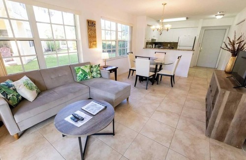 Mission Bay Apartment | 270B - Boca Retreat w/Pool, Parking, Near Evert Tennis & Shops