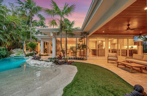Poinsettia Heights House | 271 m² House ∙ 4 bedrooms ∙ 12 guests