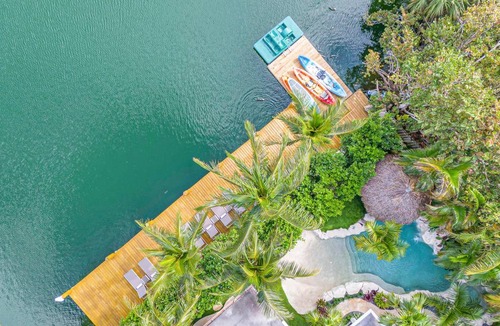 Poinsettia Heights House | 271 m² House ∙ 4 bedrooms ∙ 12 guests