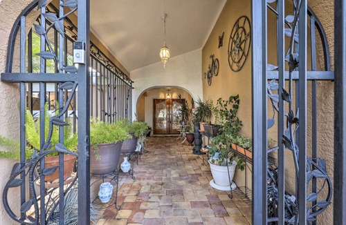 Bearss Plaza House | 278 m² House ∙ 4 bedrooms ∙ 10 guests