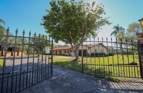 Bradenton House | 279 m² House ∙ 3 bedrooms ∙ 10 guests