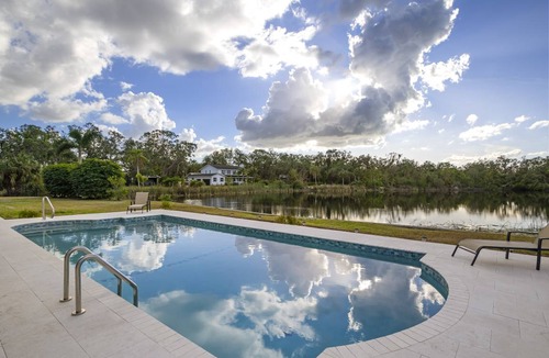 Bradenton House | 279 m² House ∙ 3 bedrooms ∙ 10 guests