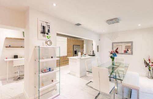 Ojus House | 279 m² House ∙ 5 bedrooms ∙ 11 guests