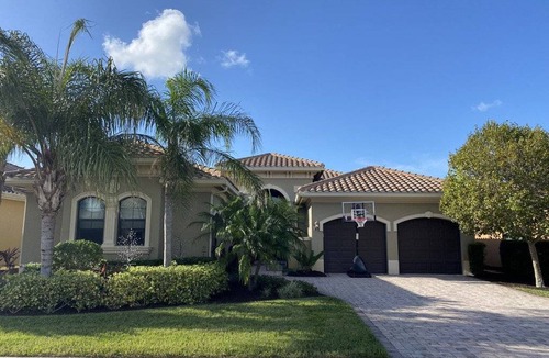 Naples House | 293 m² Bungalow ∙ 4 bedrooms ∙ 10 guests