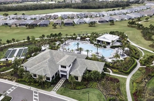 Braden River House | 293 m² House ∙ 4 bedrooms ∙ 6 guests