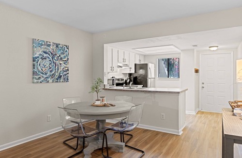 Savannah Condo | 2bd/2ba Condo*Pool*Newly Renovated * 30+ day stays