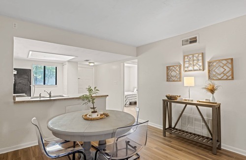 Savannah Condo | 2bd/2ba Condo*Pool*Newly Renovated * 30+ day stays