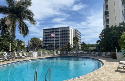 Vanderbilt Beach Condo | 2bd 2bth Vanderbilt Beach 4 min to Beach-14 day rentals starting April 1- Dec 30