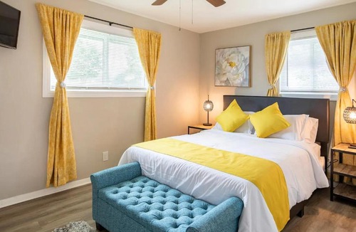 College Park Apartment | 2BD - 5min to Airport - 3A