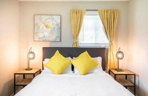 College Park Apartment | 2BD - 5min to Airport - 3A