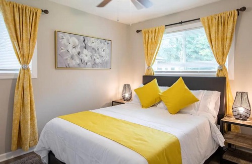 College Park Apartment | 2BD - 5min to Airport - 3A