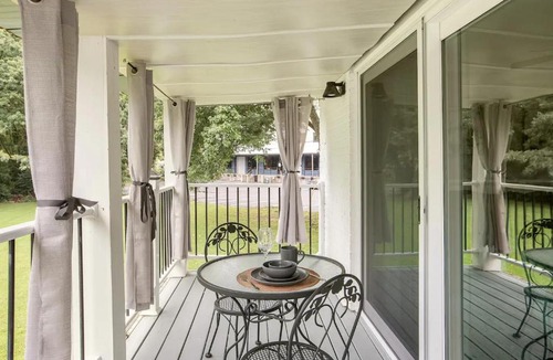College Park Apartment | 2BD - 5Min to Airport - 9A