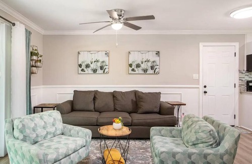 College Park Apartment | 2BD - 5Min to Airport - 9A