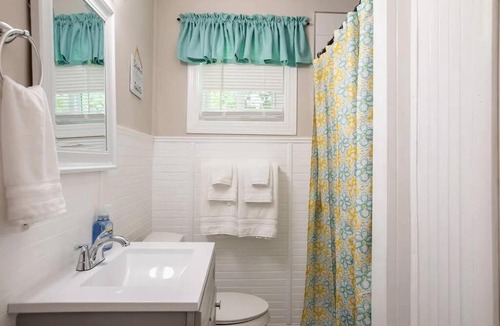 College Park Apartment | 2BD - 5Min to Airport - 9A