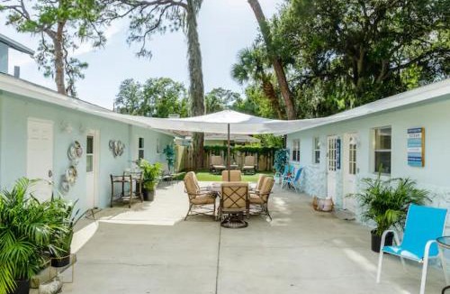 Central Sarasota Apartment | 2bed 1bath Suite minutes to Downtown, Beaches, Restaurants, Theaters and MORE