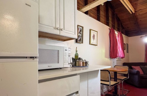 Sparrow Bush Cabin | 2bed small, Rustic cabin, Patio, games, 5 min to DE river, 8 min to Port Jervis.