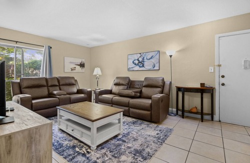 Gainesville Condo | 2BR/1B Walk to Shands and UF Campus, Desk, Pool!