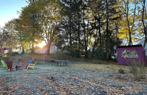 Bath House | 2BR Apt. Authenticity, value, walk to everything. big yard, treehouse. No fees.