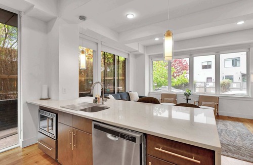 Olde Kensington Apartment | 2BR Charming Home | Sleeps 8 | Northern Liberties
