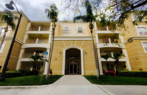 Florida Central Atlantic Coast Apartment | 2BR Condo l Convention Center l 6min Epic