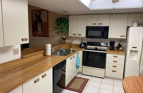 Pelican Condo | 2BR CONDO W/POOL ON CANAL